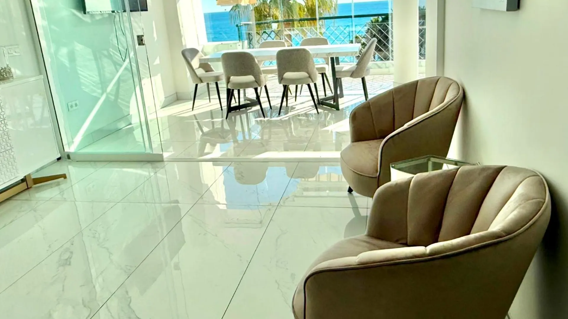 Mi Capricho A12 - Luxury Beachfront Apartment- Costa Del Sol Sitio de Calahonda 0*,  إسبانيا