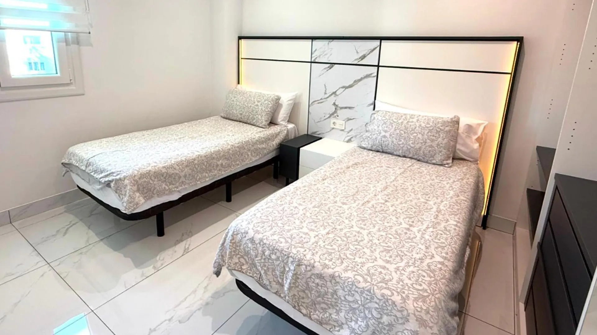 Mi Capricho A12 - Luxury Beachfront Apartment- Costa Del Sol Sitio de Calahonda شقة
